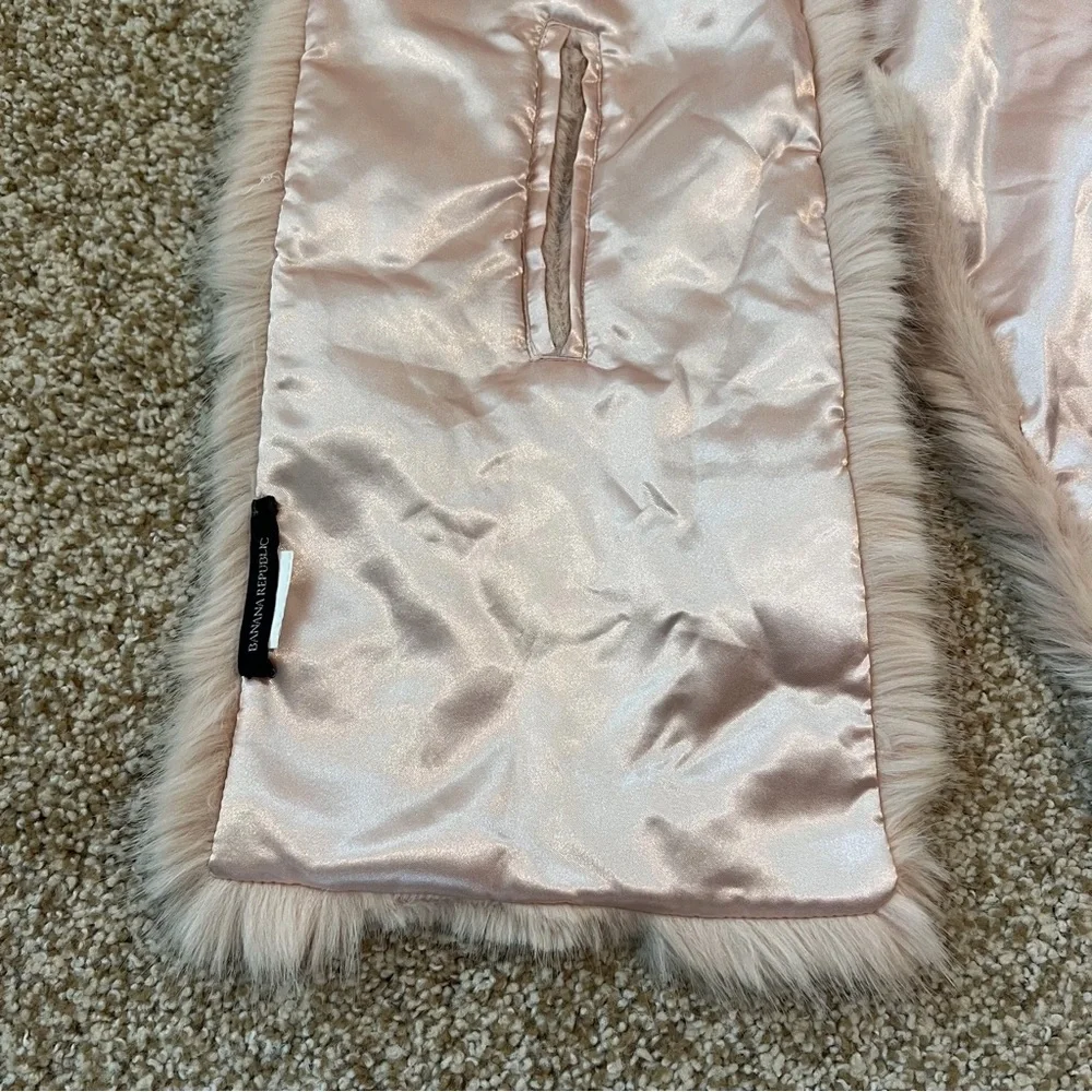 Banana Republic Soft Pink Faux Fur Scarf Satin Lined Pull Through One Size
